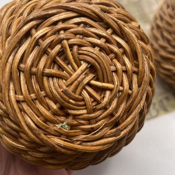 Set of Small Light Brown Beautifully Woven Round Shaped Vase Baskets Decor - Picture 6 of 7